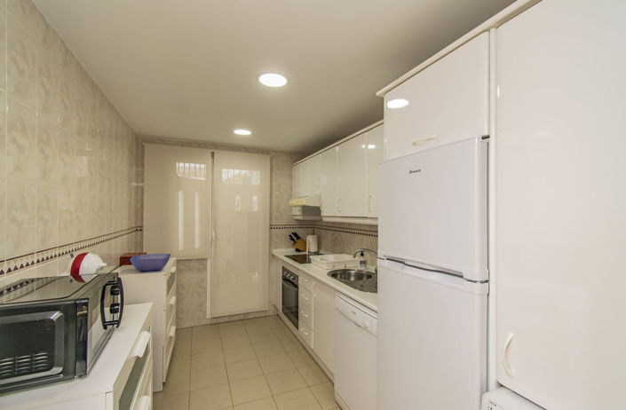 Image No.10-2 Bed Property for sale