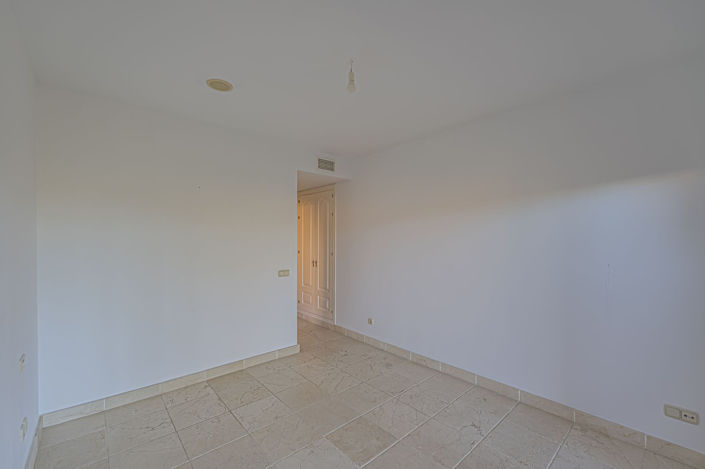 Image No.19-2 Bed Property for sale