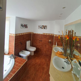 property8187cddb71bc95bd2edd8c15ee919ddee30