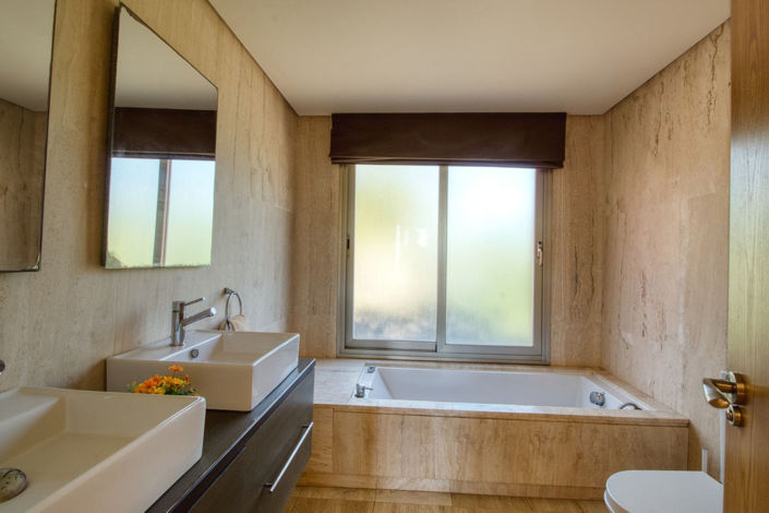 Image No.18-4 Bed Property for sale