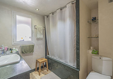 property8247d4ff545703647140f6c6e5a43b723e4