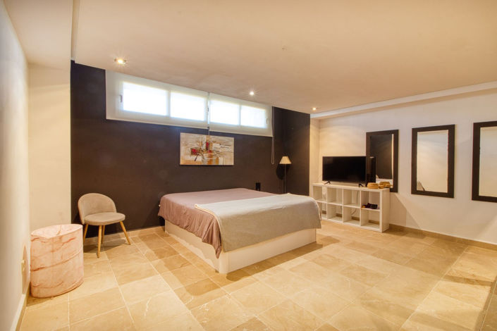 Image No.19-3 Bed Property for sale