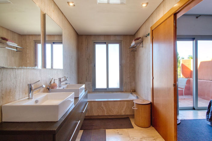 Image No.29-3 Bed Property for sale