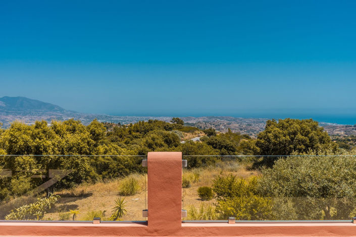 Image No.28-3 Bed Property for sale