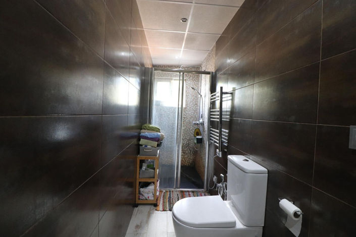 Image No.14-3 Bed Property for sale