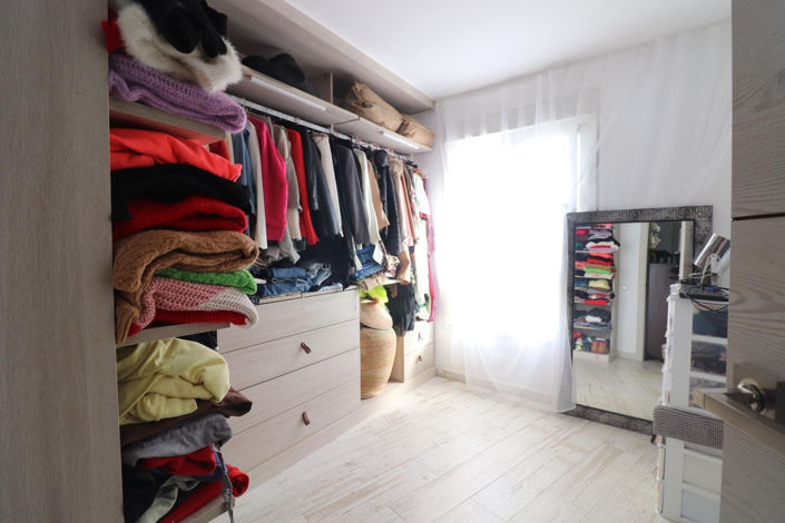 Image No.20-3 Bed Property for sale