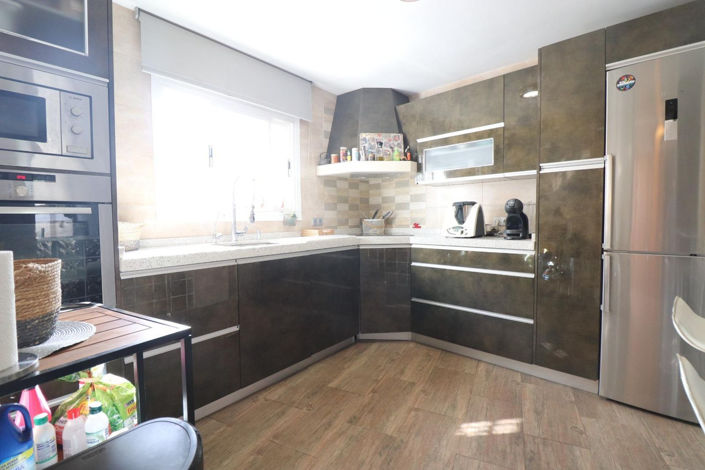 Image No.9-3 Bed Property for sale