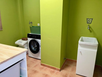 property84165df735eb3b9472410ad78718021f45d