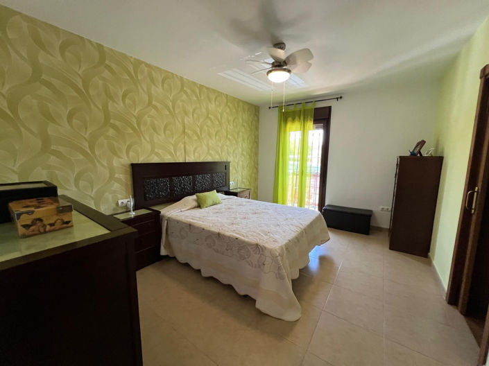 Image No.15-3 Bed Property for sale