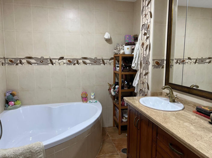 Image No.16-3 Bed Property for sale