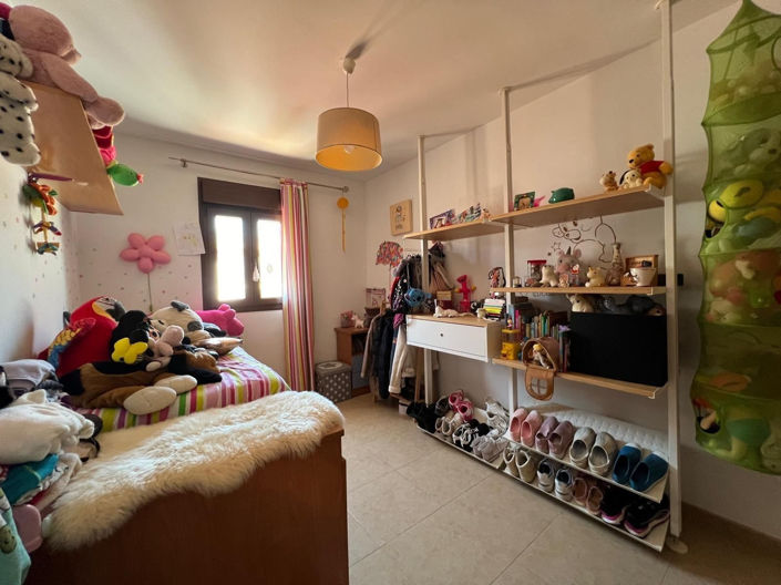 Image No.17-3 Bed Property for sale