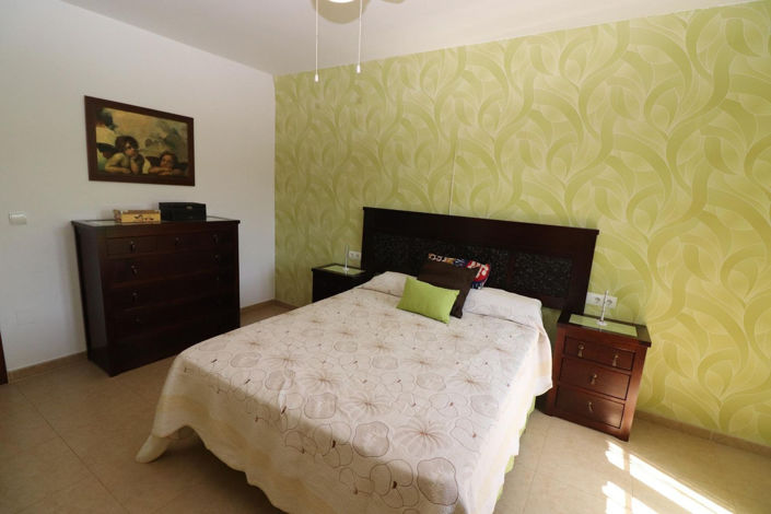 Image No.23-3 Bed Property for sale