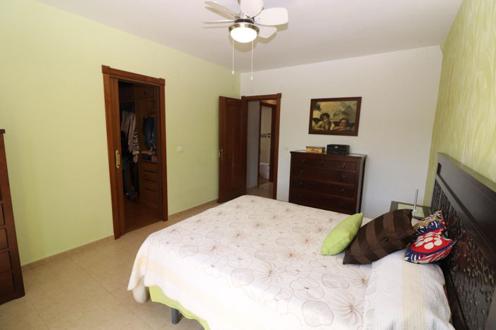 Image No.24-3 Bed Property for sale