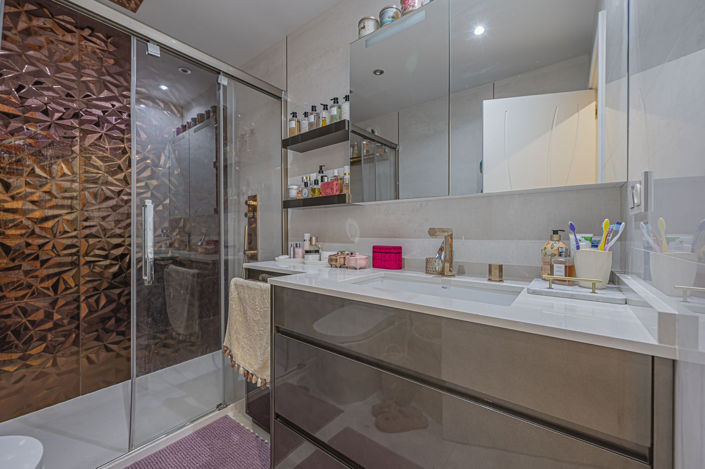 Image No.12-2 Bed Property for sale