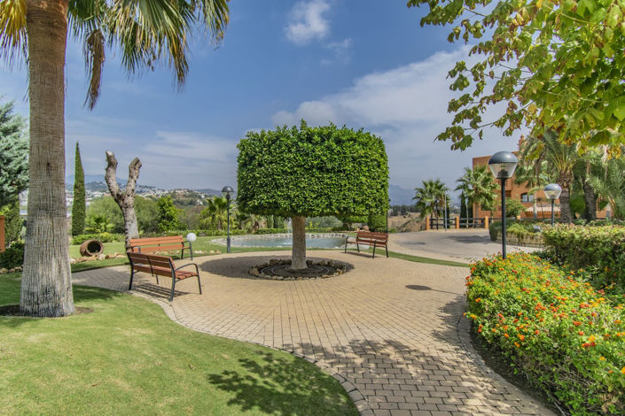 Image No.25-2 Bed Property for sale