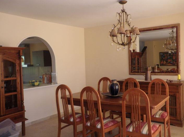 Image No.8-5 Bed Townhouse for sale