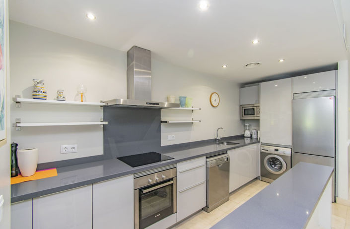 Image No.10-2 Bed Property for sale