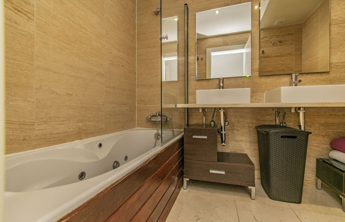 Image No.17-2 Bed Property for sale