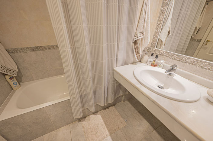 Image No.13-2 Bed Property for sale