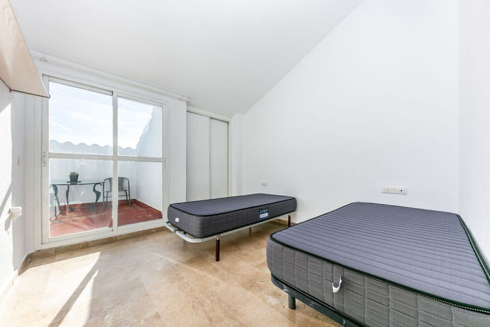 Image No.22-4 Bed Property for sale