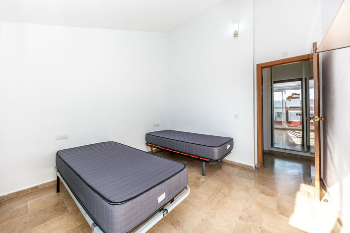 Image No.23-4 Bed Property for sale