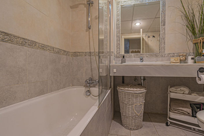 Image No.17-2 Bed Property for sale