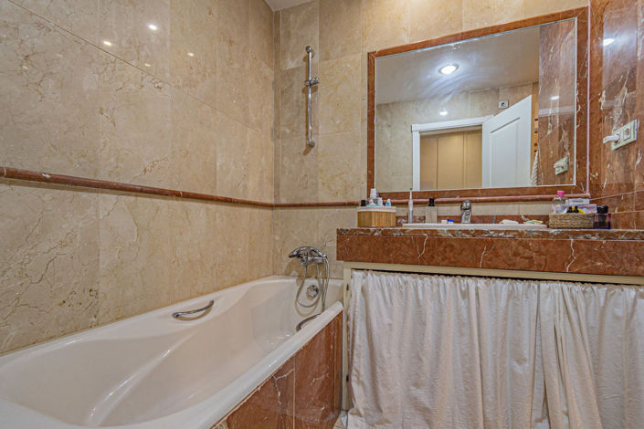 Image No.20-2 Bed Property for sale