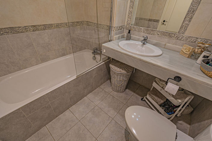 Image No.22-2 Bed Property for sale