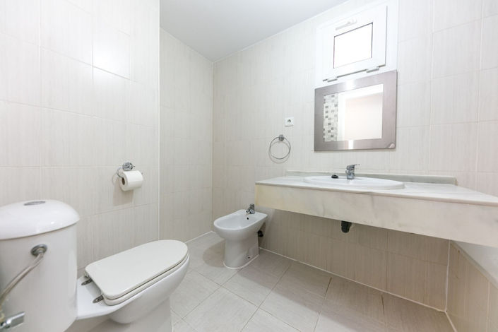 Image No.20-3 Bed Property for sale