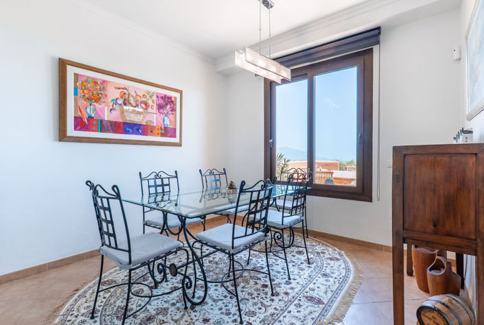 Image No.11-3 Bed Property for sale