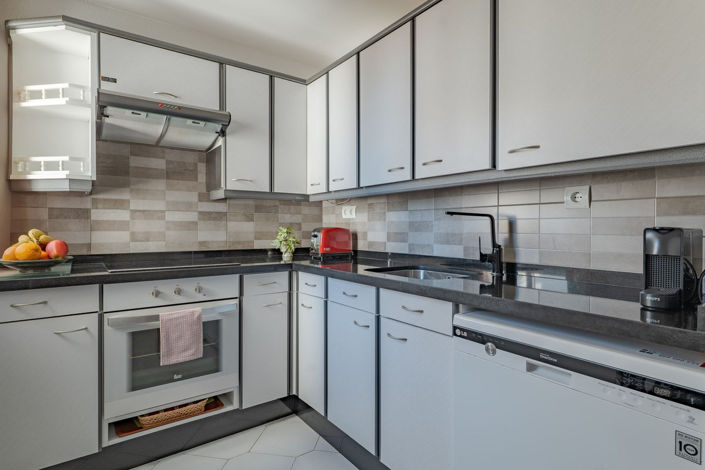 Image No.22-3 Bed Property for sale