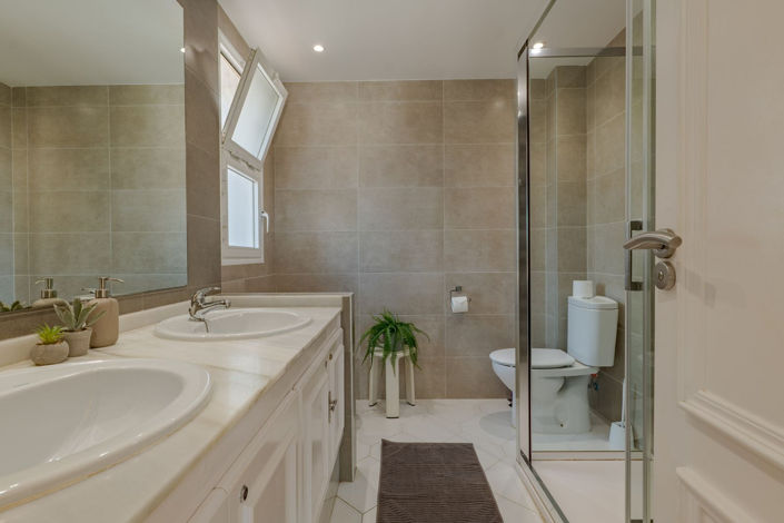 Image No.46-3 Bed Property for sale