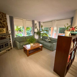 property8183f340191c9ff74b96e2ae293bfbeda77