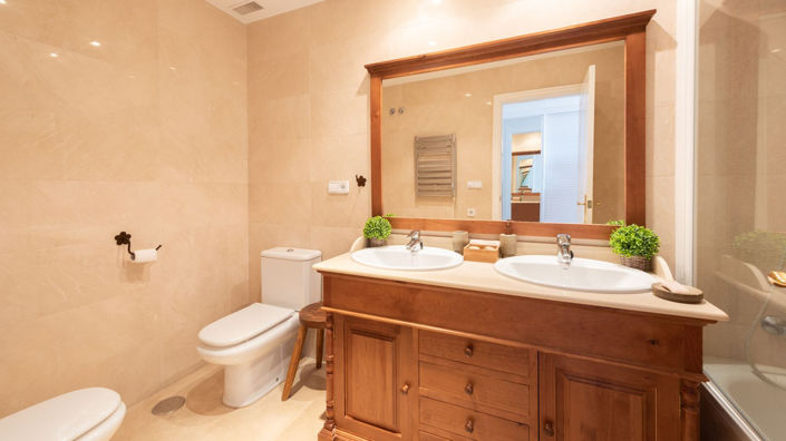 Image No.13-2 Bed Property for sale