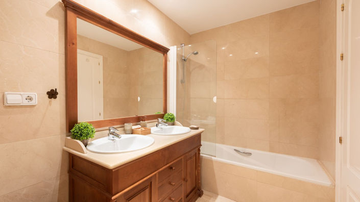 Image No.15-2 Bed Property for sale