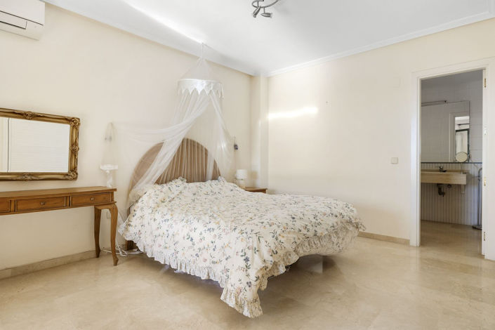 Image No.17-2 Bed Property for sale