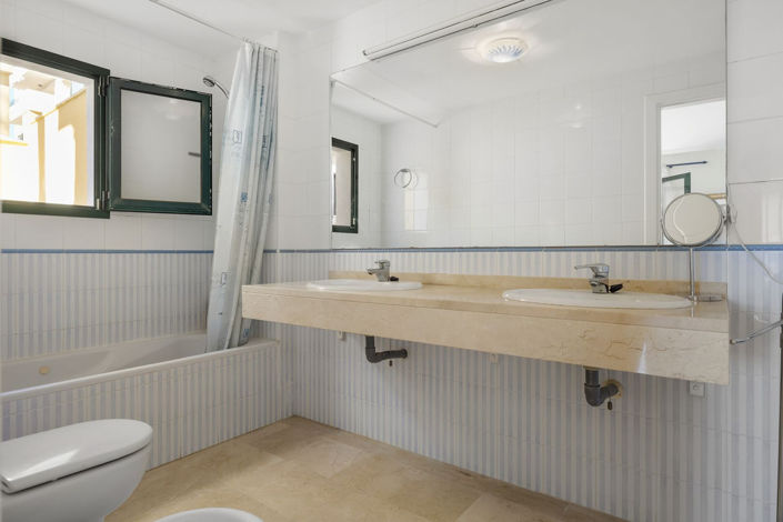 Image No.19-2 Bed Property for sale