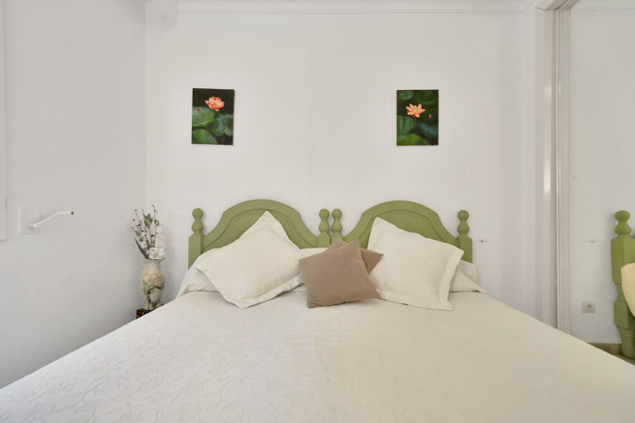 Image No.13-2 Bed Property for sale