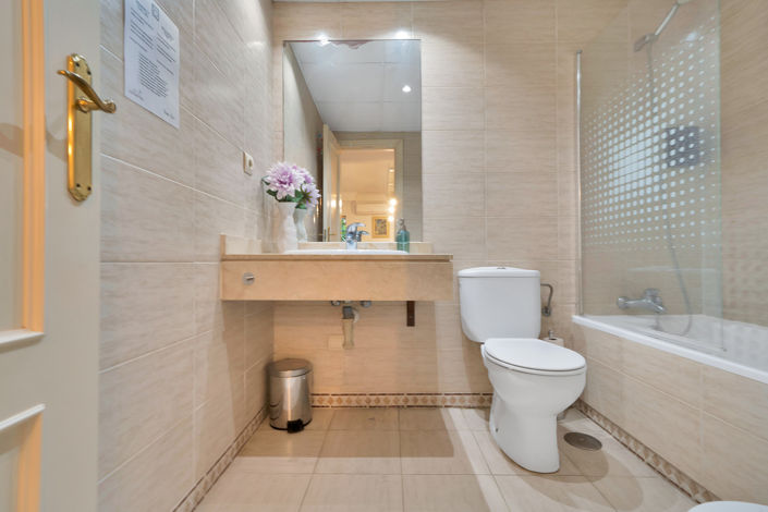 Image No.15-2 Bed Property for sale