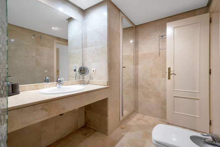 Image No.25-2 Bed Property for sale