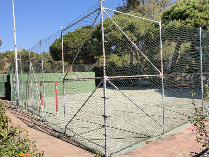 Image No.10-2 Bed Property for sale