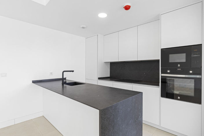 Image No.12-3 Bed Property for sale