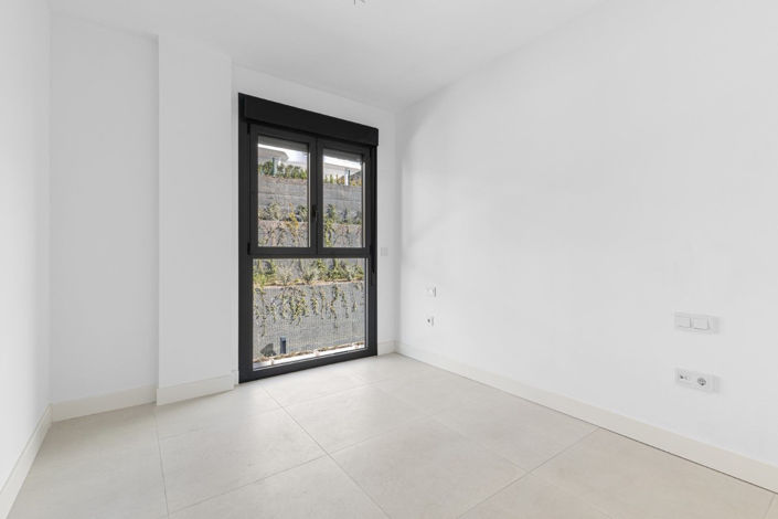 Image No.17-3 Bed Property for sale