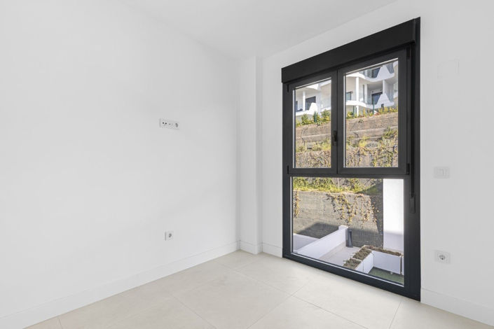 Image No.19-3 Bed Property for sale