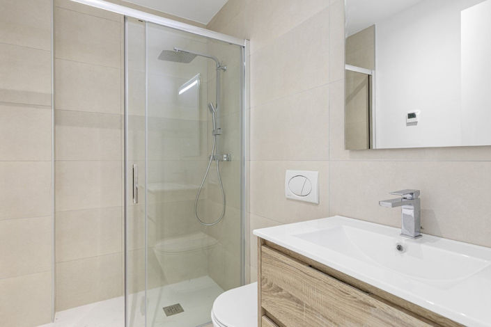 Image No.20-3 Bed Property for sale