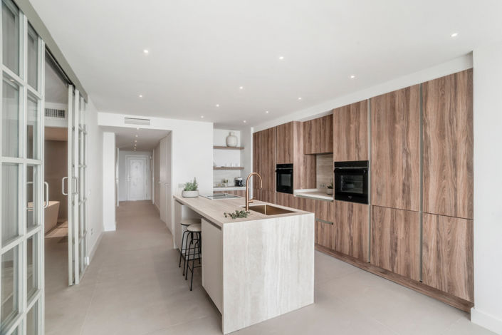 Image No.12-3 Bed Property for sale