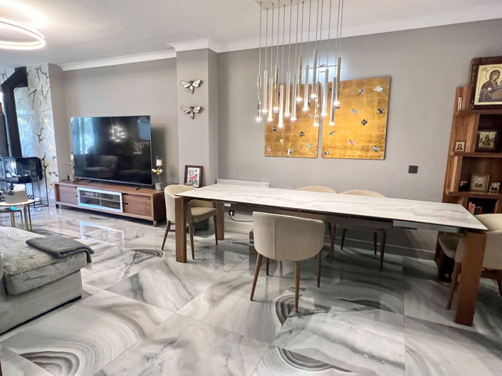 Image No.10-4 Bed Property for sale