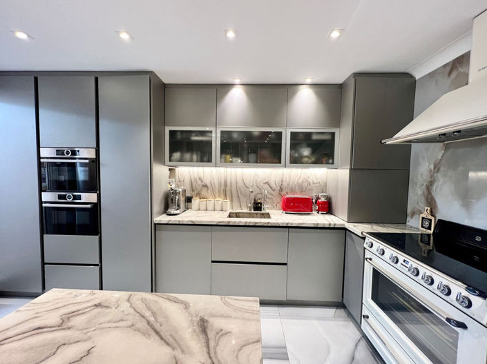 Image No.11-4 Bed Property for sale