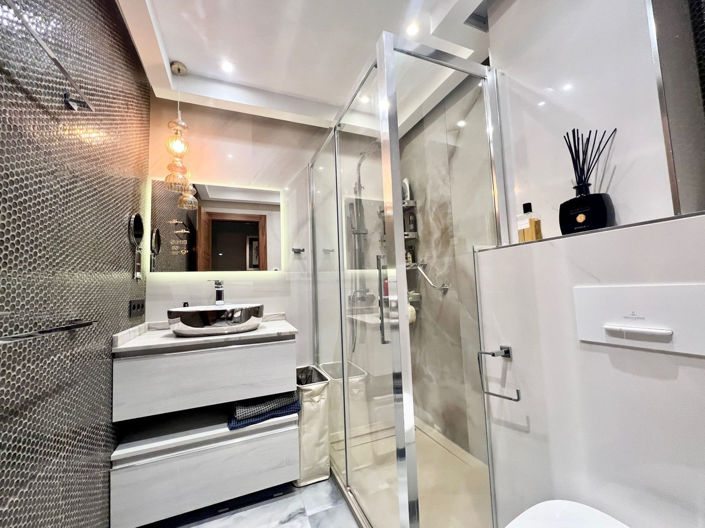 Image No.15-4 Bed Property for sale