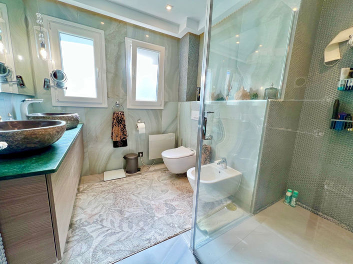 Image No.17-4 Bed Property for sale